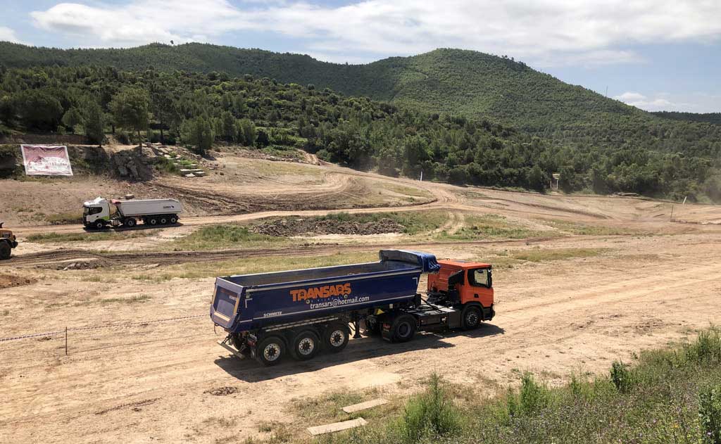 Schmitz Cargobull exhibe su gama de volquetes en Les Comes