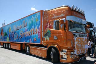 Concentración de camiones decorados y tunning en Misano