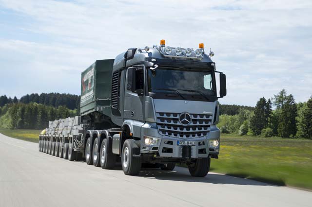 Transportes especiales: Mercedes Benz Actros y Arocs SLT