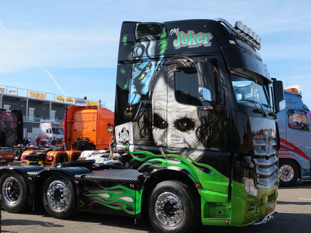 MB Actros The Joker versus Scania R Batman