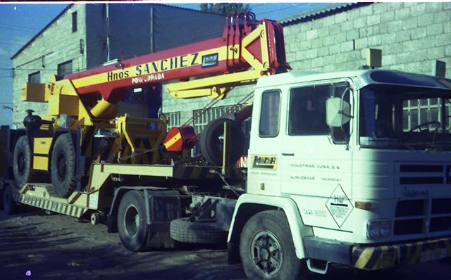 Desde el fabricante Luna Grúas Sánchez recibe una nueva grúa.