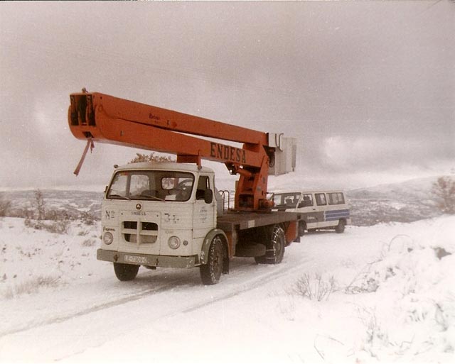 Rogelio pasó a trabajar en el parque de vehículos de Endesa, con este Pegaso Comet plataforma aérea.