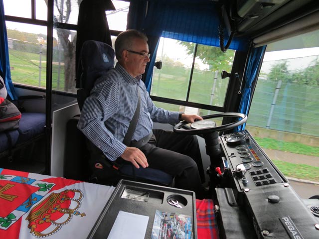 Al volante de este autobús Pegaso 5117 Rogelio no se pierde una concentración de clásicos.