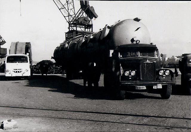 Algunos de los transportes más pesados tenían su origen el puerto de Bilbao.