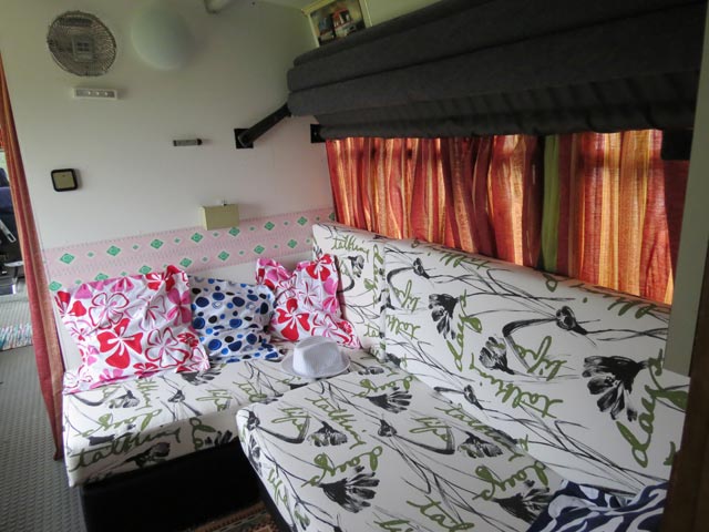 El interior del Bierzo Bus se ha transformado en una cómoda vivienda.