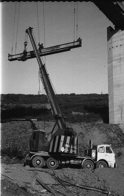 Este Pegaso grúa fue artesanalmente transformado a partir de un camión pescatero accidentado.
