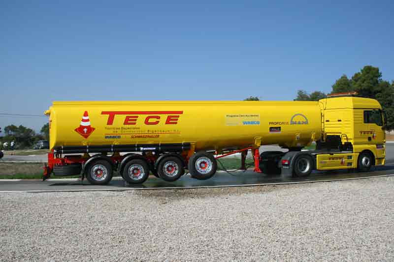 Formación antivuelco en articulados pesados