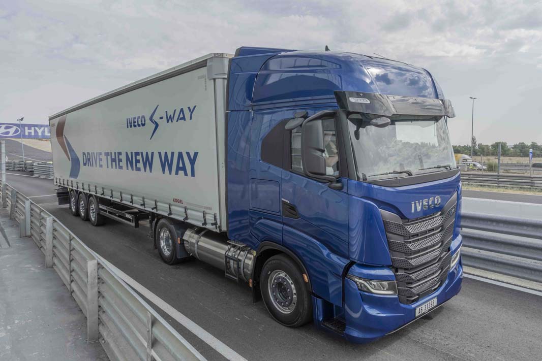 El IVECO S-WAY nace con una completa oferta de motorizaciones hasta 570 Cv en diésel y hasta 460CV en gas natural.