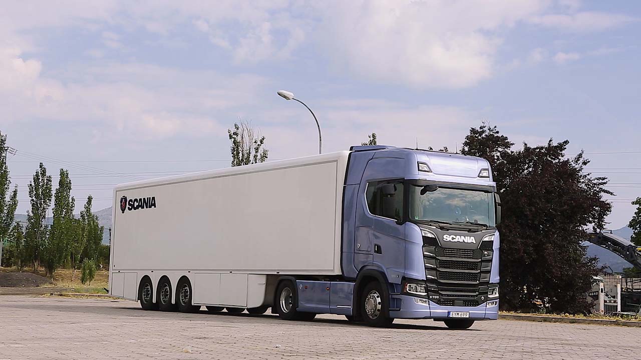 El 730 V8 Scania serie S bate en todo al anterior 730 de la serie Streamline.