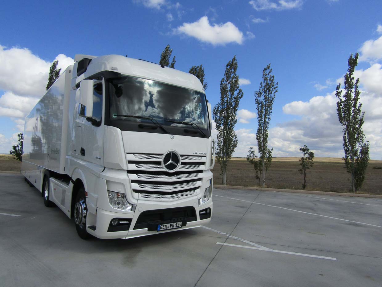 El Mercedes Benz Actros 1846 recurre a un bloque motor de 10,7 litros.