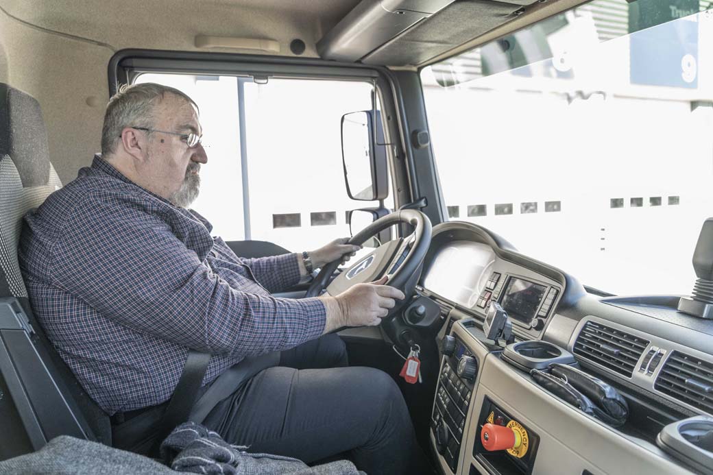 Nos agradó la conducción silenciosa y relajada, en negativo únicamente nos sorprendió el único sonido mecánico, el del compresor de aire cuando se acciona.