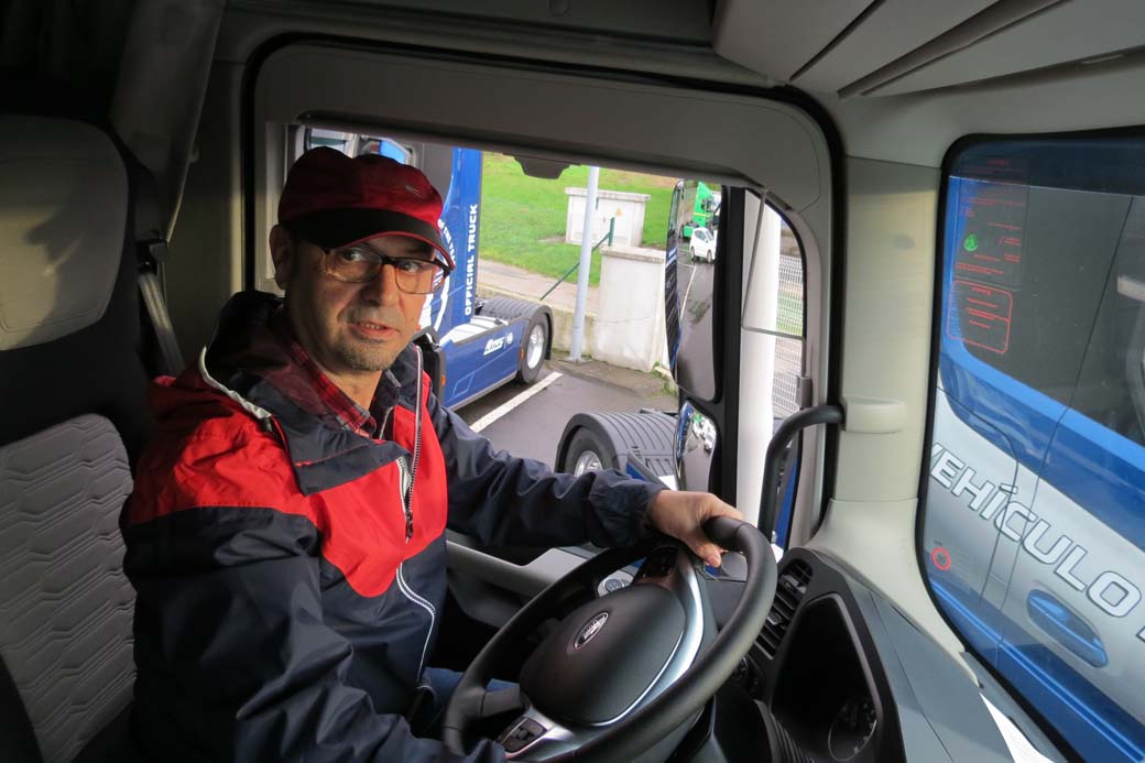 Fernando Ramón es un transportista autónomo encuadrado en la cooperativa gallega COFETRA a quien conocimos en pleno estreno de su nueva tractora Ford F-MAX.