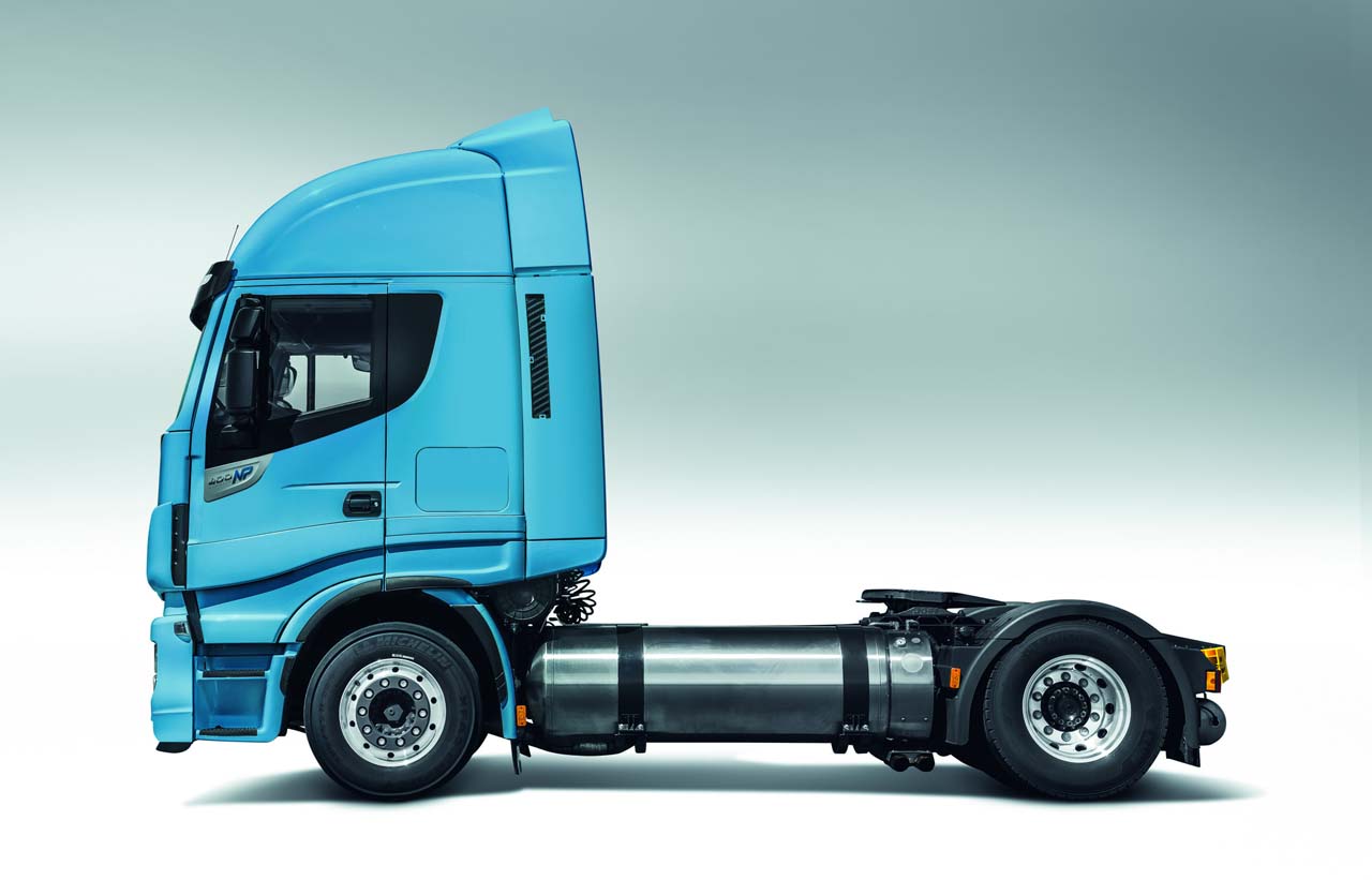 La tractora Stralis NP de IVECO ofrece el mismo equipo que el resto de la gama pesada Stralis no como otros fabricantes hacen limitando las opciones de equipo en sus modelos de gas natural.