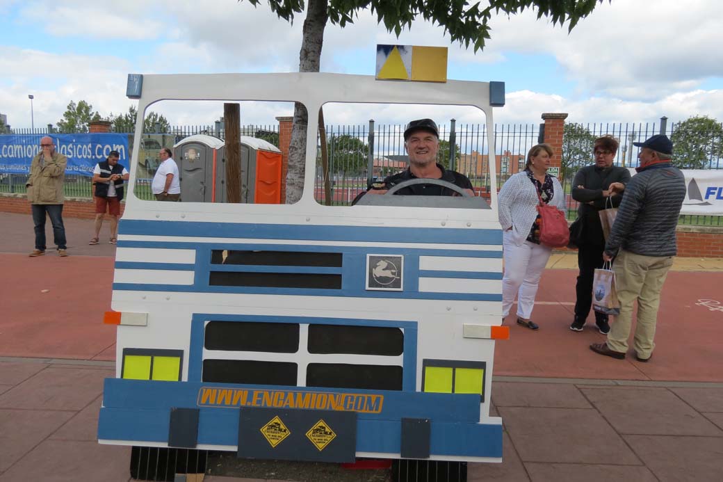 Nuestro amigo y colaborador Luís Martínez al volante del Pegaso más encamion@uta...