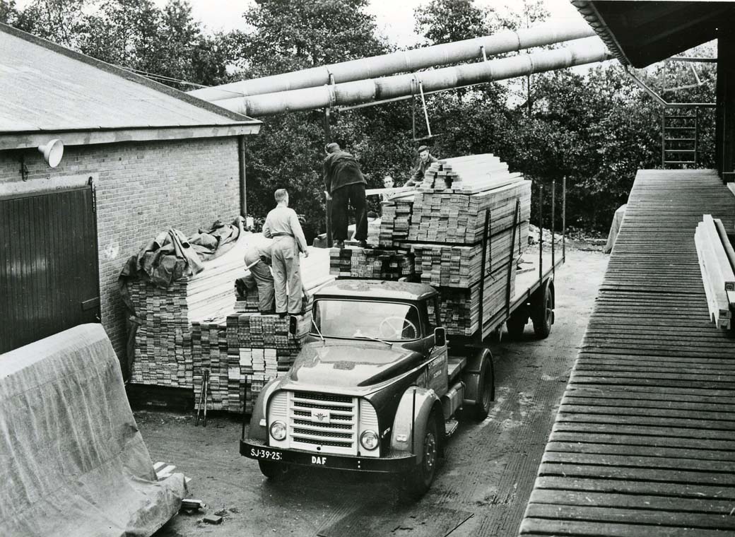 Las Serie 15 y 16 con cabina tipo "Torpedo" de DAF aparecieron a partir de 1957.