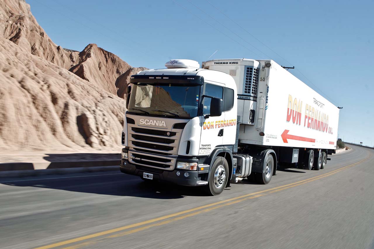 El climatizador Viesa y los controles Vigía de presión en las ruedas son típicas del transporte pesado argentino.