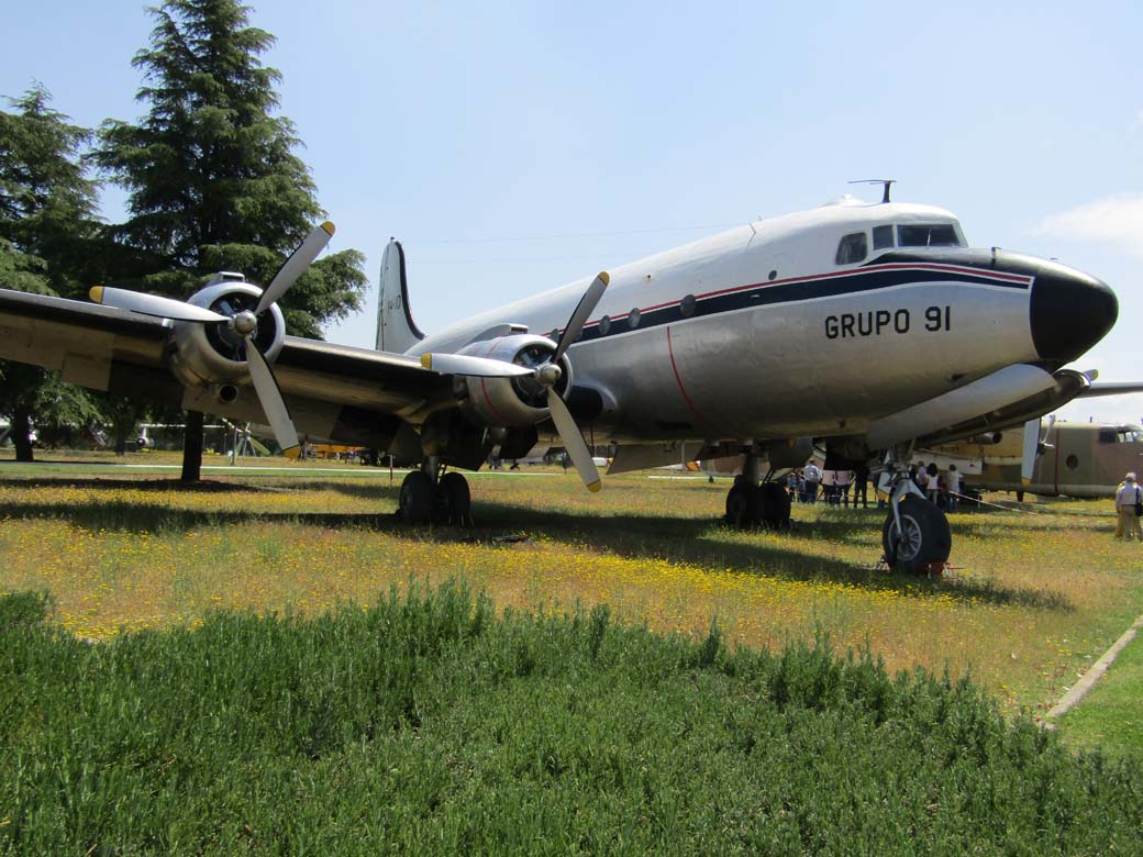 Douglas DC4 que sirvió en el Ejército del Aire Español, vista interior y exterior.