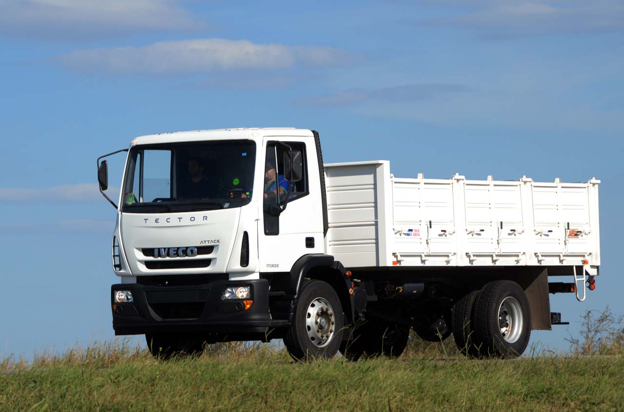 El Iveco Tector Attack es un camión medio parecido al Eurocargo europeo.