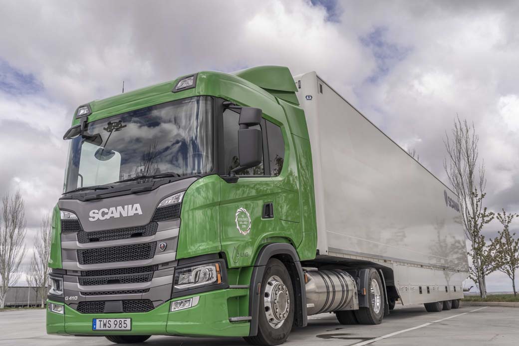 Scania ofrece con esta tractora G 410 alimentada por GNL una solución de bajas emisiones y con combustible económico para el segmento de 40 toneladas con 1.000 kilómetros de autonomía.