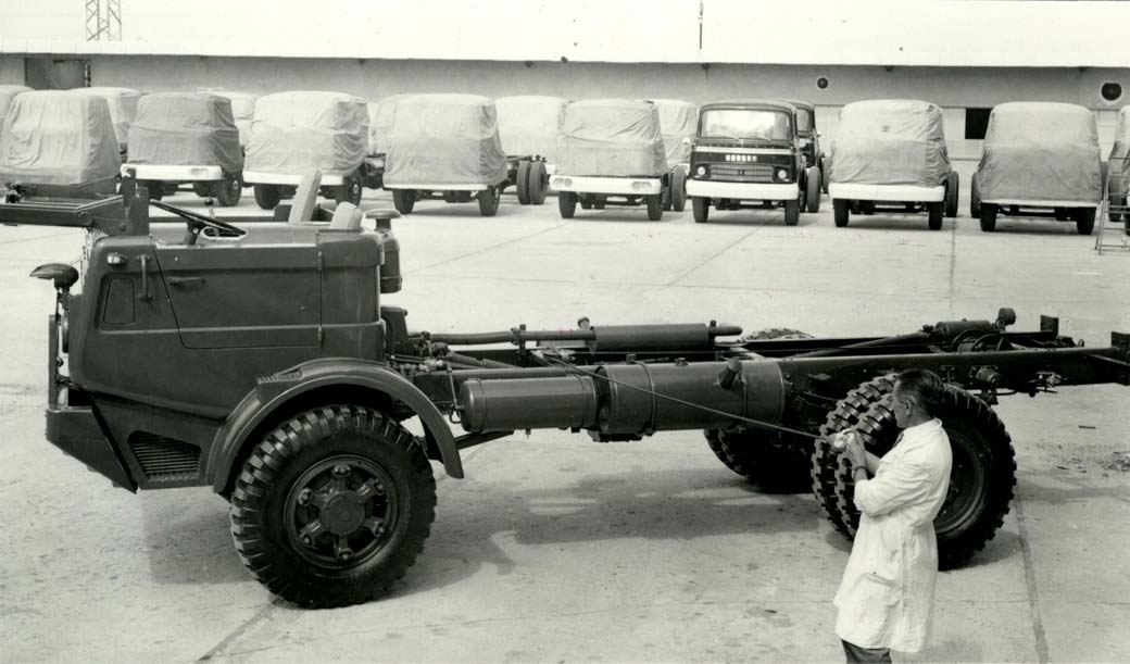 Partiendo del modelo militar TT63 Gamarra diseñó la que hubiera sido tercera generación de los Barreiros Comando 4X4 con cabina tipo Hard Top.