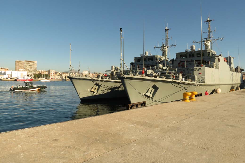 Como corresponde a un evento deportivo con seguimiento global la seguridad previa a la salida de Alicante fue máxima.