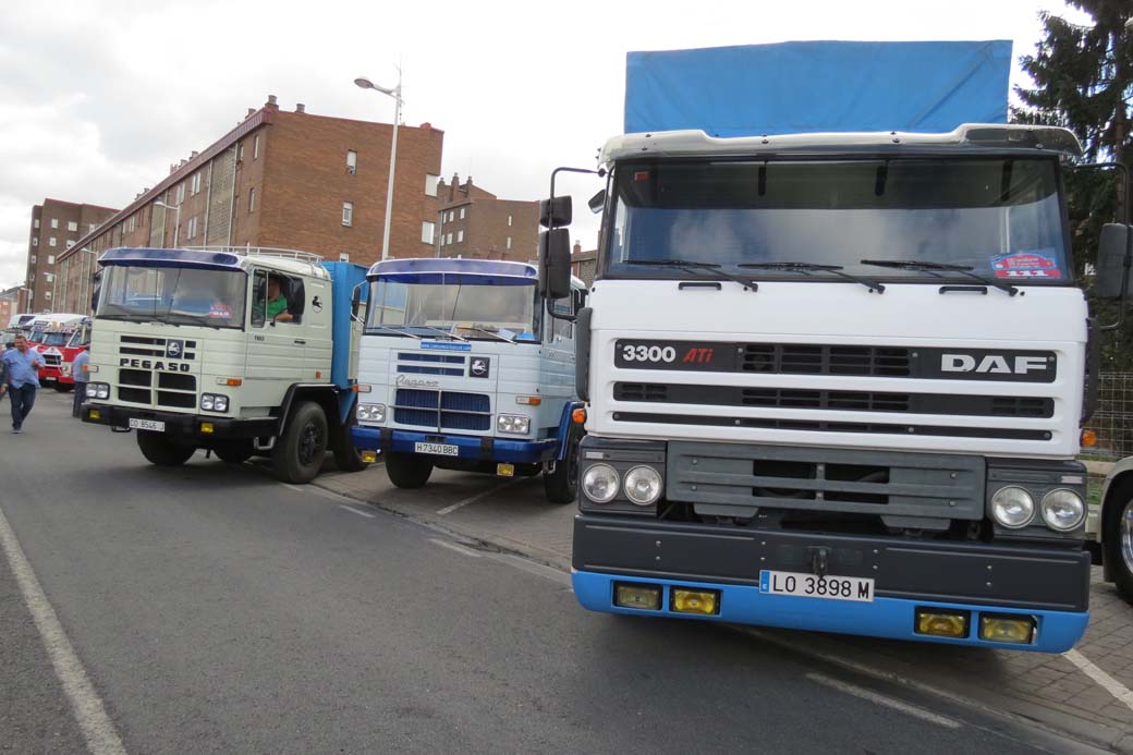 Varios Pegaso junto a un DAf, todos soberbiamente conservados.