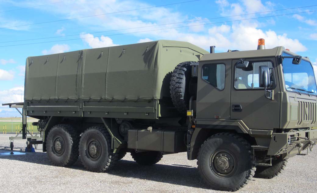 En tareas de control y colaboración en el despliegue de hospitales de campaña encontramos a muchos de los IVECO del Ejército Español.