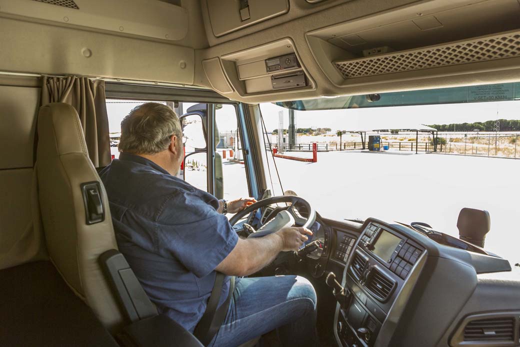 Al volante de este Stralis NP de 460 CV y 2.000 Nm de par motor disfrutamos de una conducción relajada y ágil.