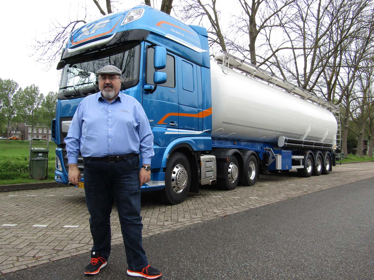 Al volante de esta tractora 6X2 de doble dirección nos sorprendió su finura y la recomendamos para conjuntos megacamión de 60 t.