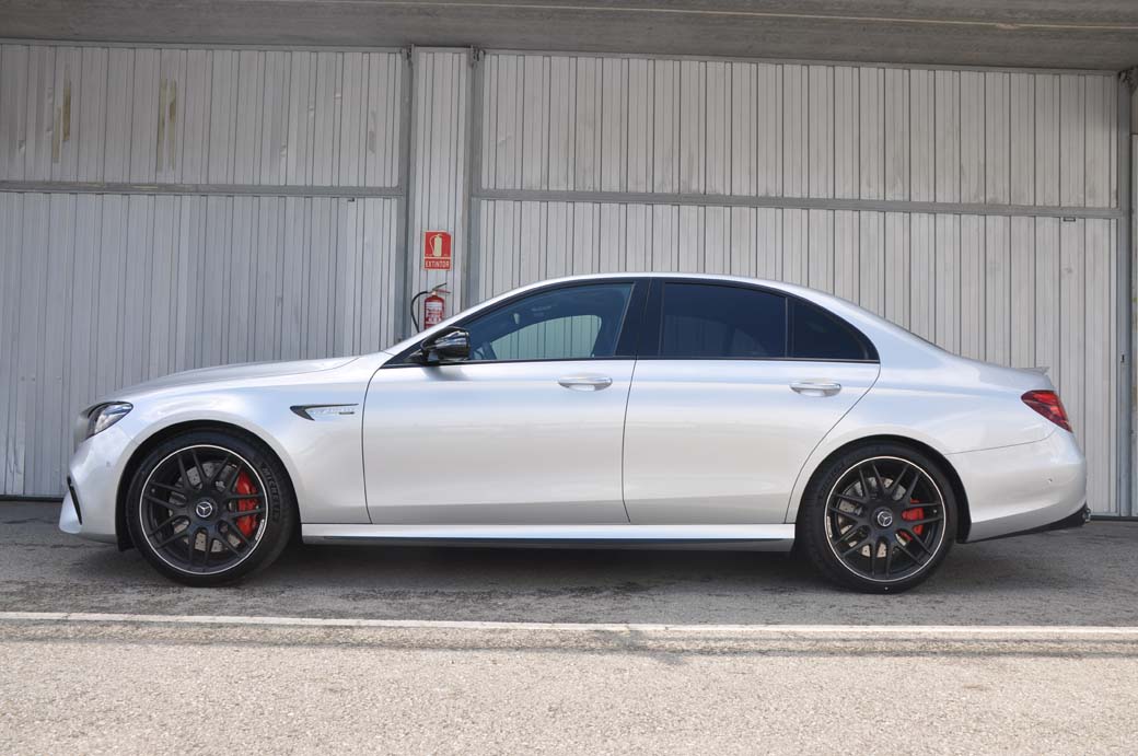 El Mercedes Benz AMG V8 Biturbo S 6.3 de sólo 1.995 kilogramos, cuatro plazas y 612 CV.