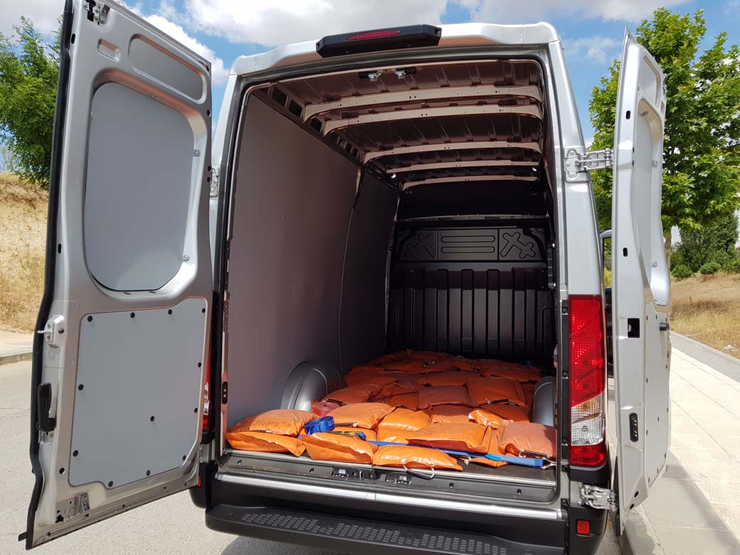 La prueba se realizó con el vehículo lastrado al tope de su límite legal de 3.500 kilogramos de MMA.