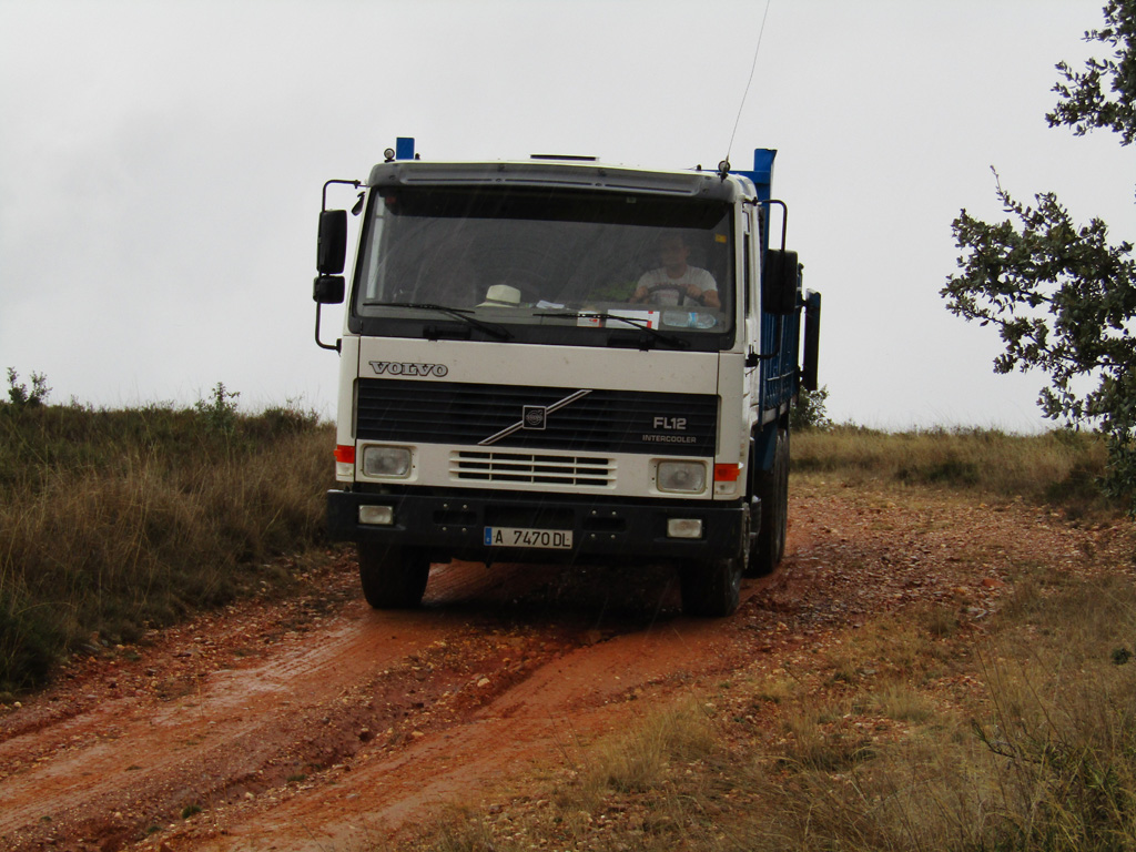 Volvo FL12 6x2.