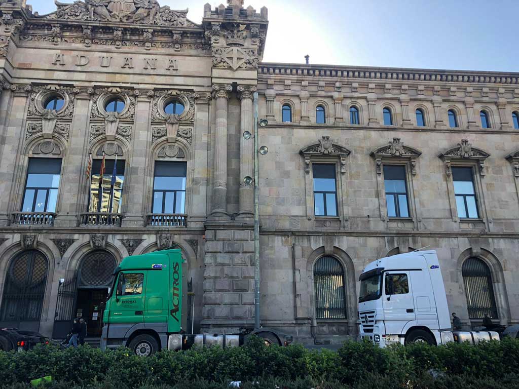 Marcha lenta de camioneros en BCN