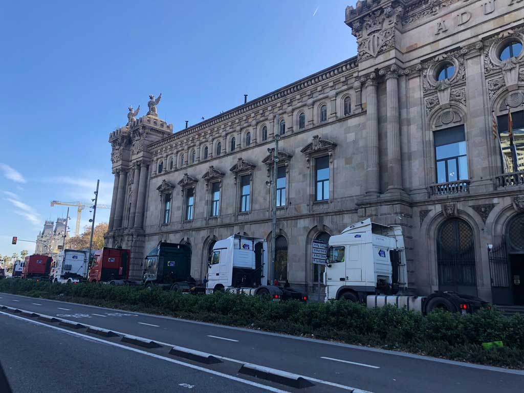 Marcha lenta de camioneros en BCN