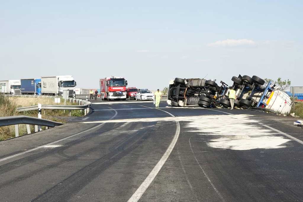 Accidente entre dos camiones en Candasnos