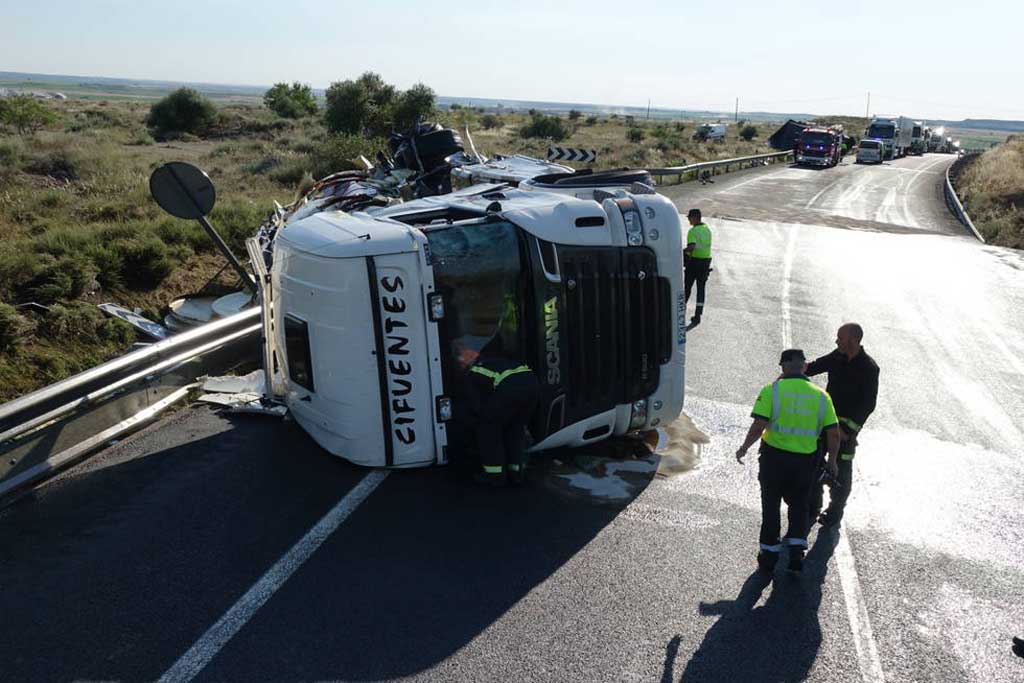 Accidente entre dos camiones en Candasnos