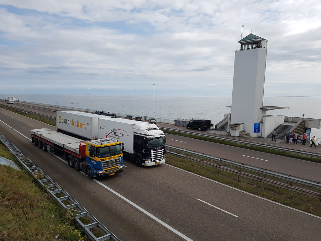 El transporte involucrado en el cambio