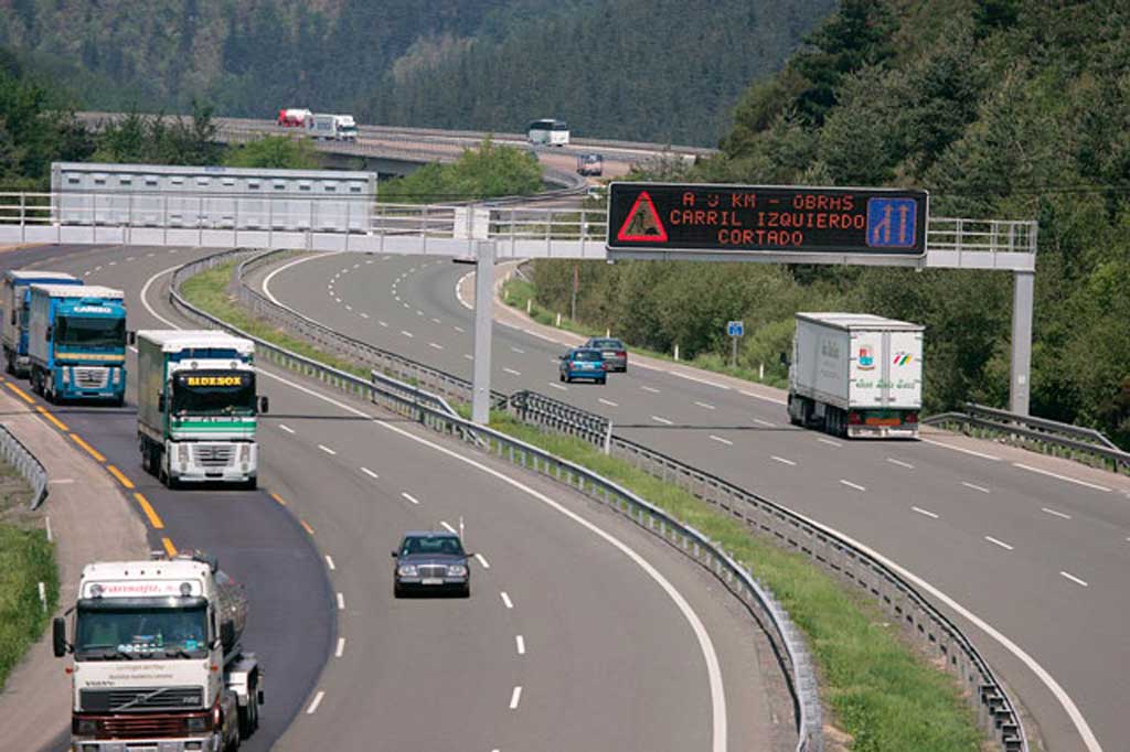 Industriales en autopista