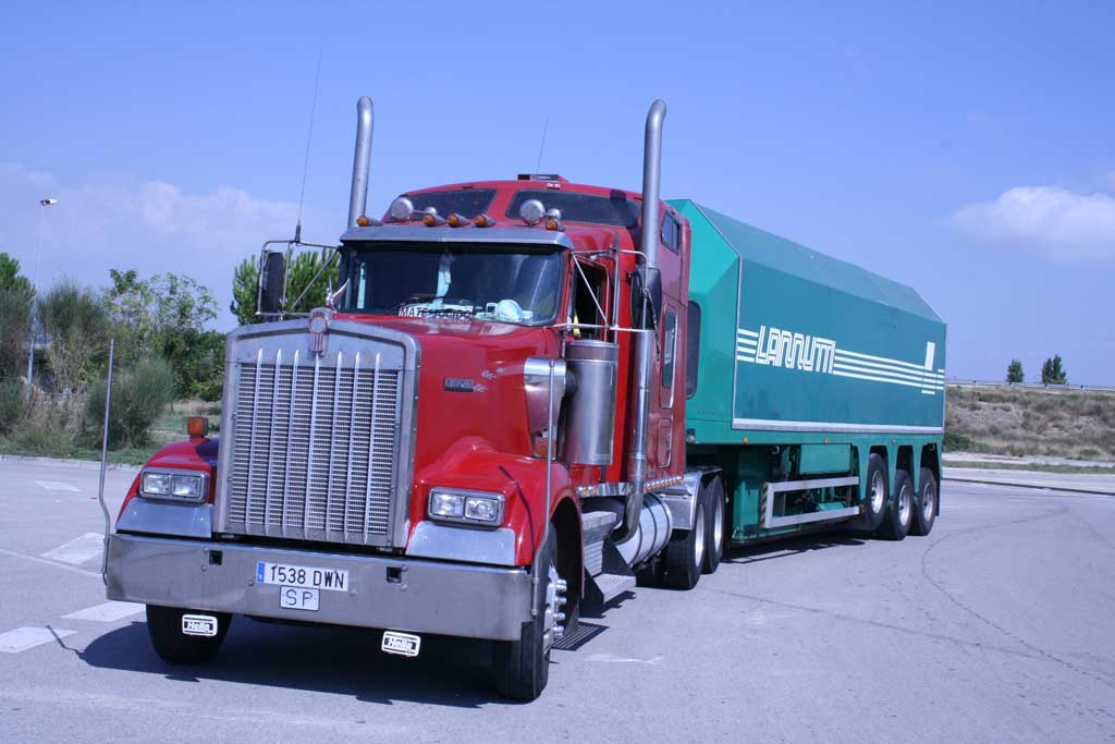 Kenworth W900