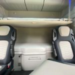 La cabina del Ford F-MAX ofrece dos camas de buenas dimensiones y armarios superiores delanteros y traseros.