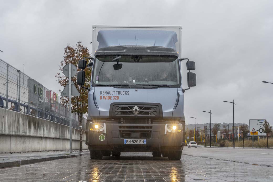 El motor 8 DTI del Renault Trucks Serie D Wide se ofrece en versiones de 250, 280 y 320 CV de potencia máxima. También existe una versión a GNC y los 11 litros de 380 y 430 CV.