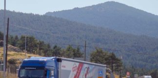 Prueba F-Max 500 de Ford Trucks carga 40T La tractora F-MAX de Ford Trucks cargada con 40 toneladas se desenvuelve muy bien en puertos de montaña.