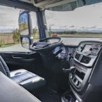 El puesto de conducción del IVECO S-WAY NP nos resulta familiar pero con mejor habitabilidad y visibilidad que en la anterior gama Stralis.