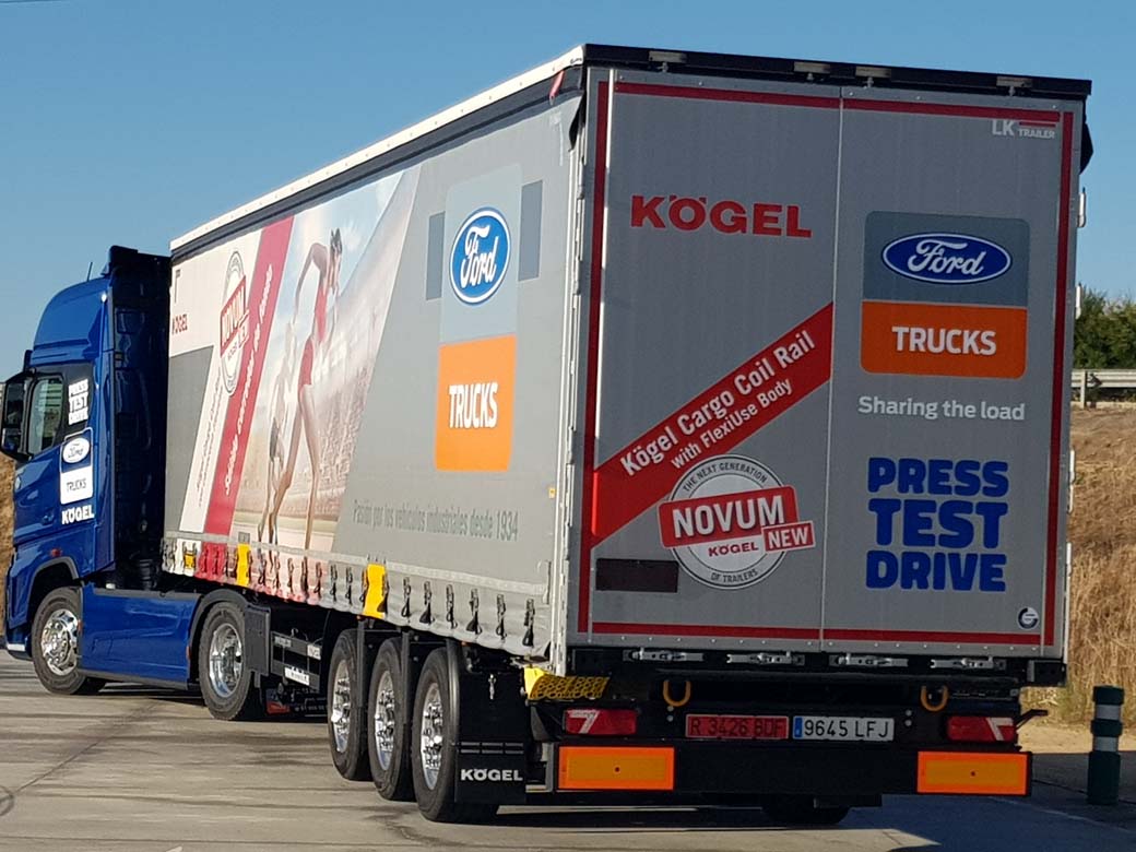 Kögel ofrece una plataforma de lonas muy versátil adaptada a todo tipo de transporte intermodal.