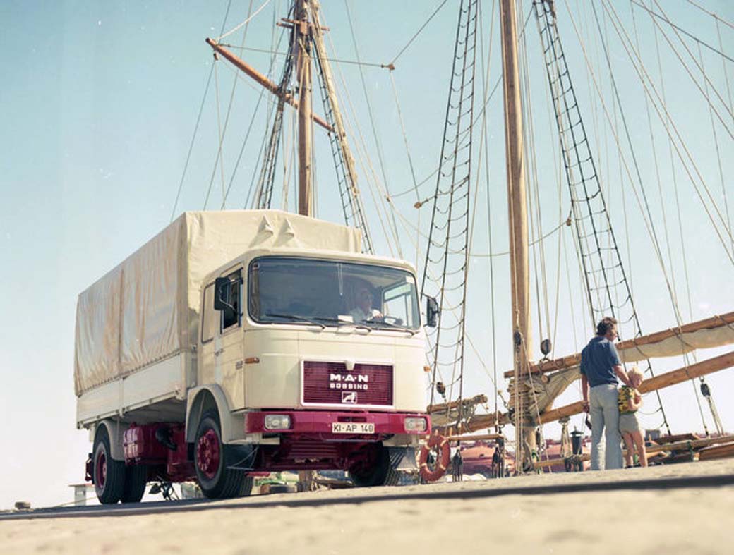 Modelo Büssing - MAN de motor subchasis ya con la nueva cabina cúbica en 1973.