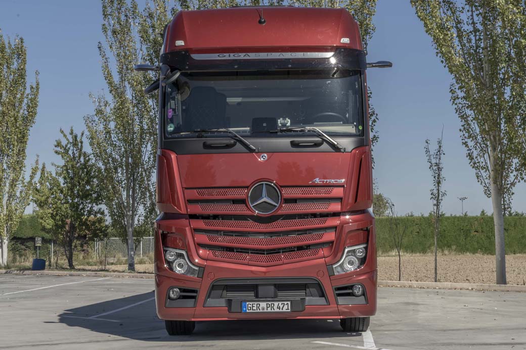 El Mercedes Benz Actros V generación sin espejos 1863 LS destaca por sus excelentes prestaciones y equipamiento además de consumos muy contenidos.